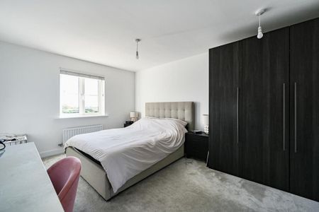 4 bedroom detached house to rent - Photo 3