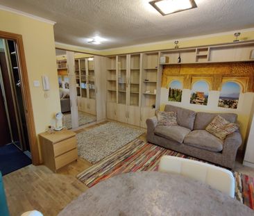 Studio Flat, Churchill Court, W5 - Photo 5