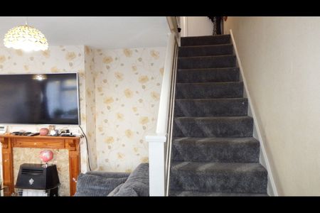 3 Bed Semi-Detached House, Blakesley Walk, LE4 - Photo 3