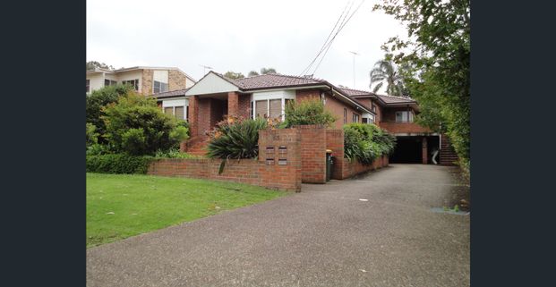 Well Presented Villa in Prime Putney Location - Photo 1