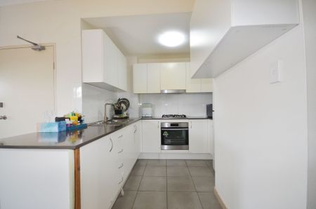 Conveniently Situated near Wentworthville Train Station&excl;&excl;&excl;&excl; - Photo 3