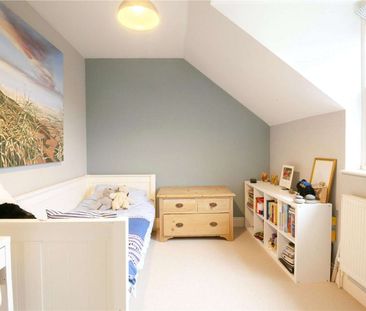 Attractive detached five bedroom period family house with delightfu... - Photo 5