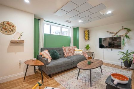 For Lease - 7 Colfax Street Unit# Lower, Toronto, Ontario - Photo 2