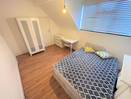 1 bedroom in a house share to rent - Photo 3