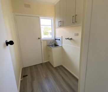 COSY AND SPACIOUS TWO BEDROOM UNIT! - Photo 6