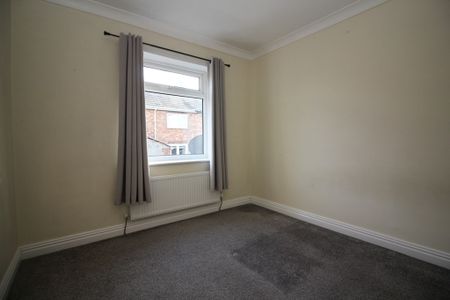 3 Bedroom Mid Terraced House - Photo 5