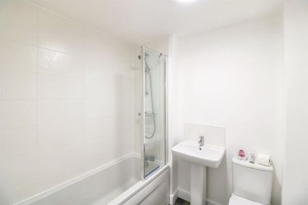 4 bedroom semi-detached house to rent - Photo 3