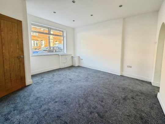 2 bedroom House To Let Total Size: 883 SQ FT - Photo 1