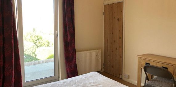 Nascot Place - Photo 2