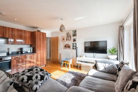 Admiral Drive, STEVENAGE - Photo 2