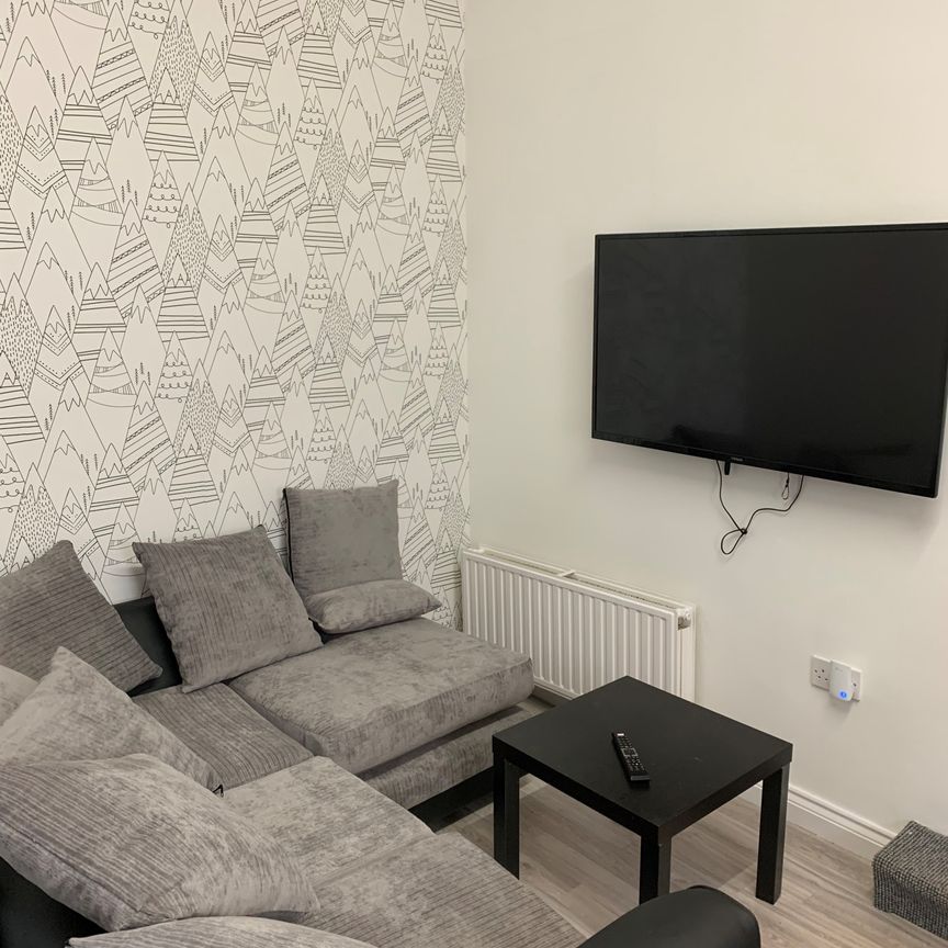 10 Lipson Road, Flat 2 - Photo 1