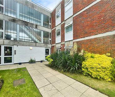 Madeira Crescent, West Byfleet, Surrey, KT14 6BJ - Photo 6