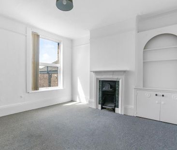 4 bedroom property to rent - Photo 1