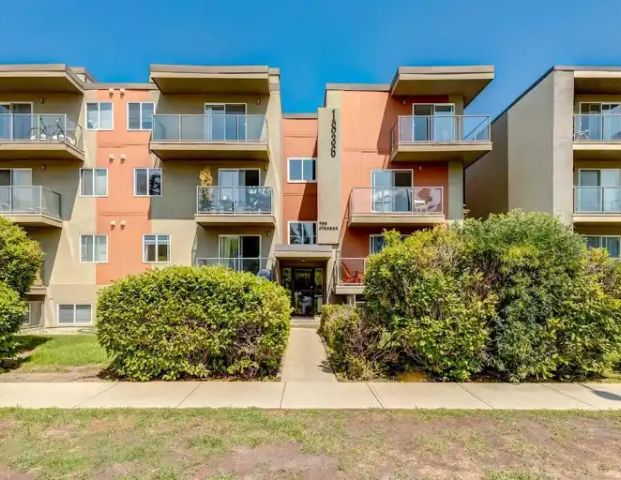 A Lovely & Modern 2 Bedroom with Parking in Sunalta - $1900/month! | 1836 12 Avenue Southwest, Calgary - Photo 1