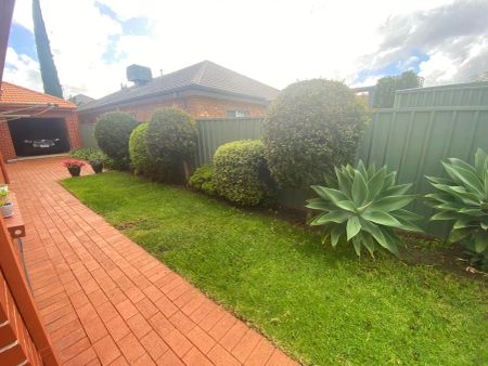 “Stunning Family Home with 2 Living Areas + Study” - Photo 5