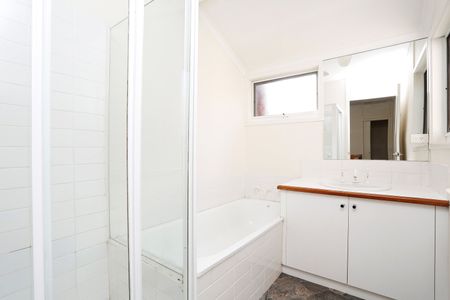 12 Neale Street, Kensington VIC 3031 - Photo 4