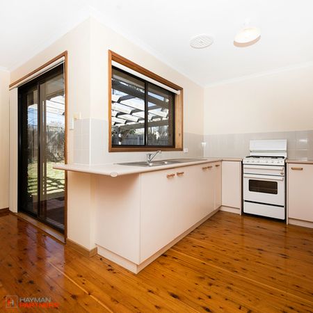 8B Lawley Street, Deakin ACT 2600 - House For Rent | Domain - Photo 3