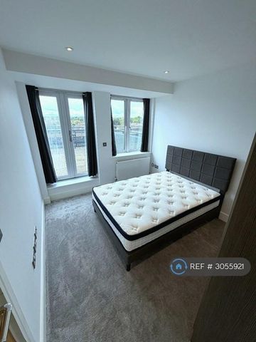 2 bedroom flat to rent - Photo 3