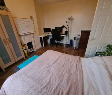 2 Bed - 6 Glossop View, Woodhouse, Leeds - LS6 2LQ - Student - Photo 4