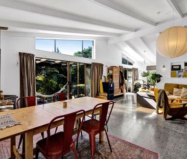 Charming 2BR Oakura Retreat - Deck & Garden - Photo 5