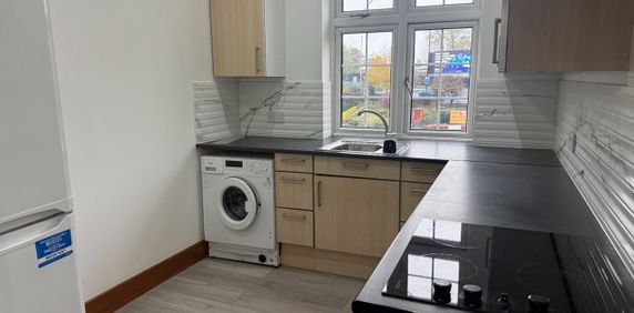 Studio Flat, Dorset Road, SW19 - Photo 2