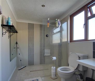 4 bedroom chalet to rent - Photo 4