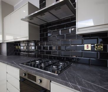 5 Bed Terraced House, Henley Road, IG1 - Photo 4