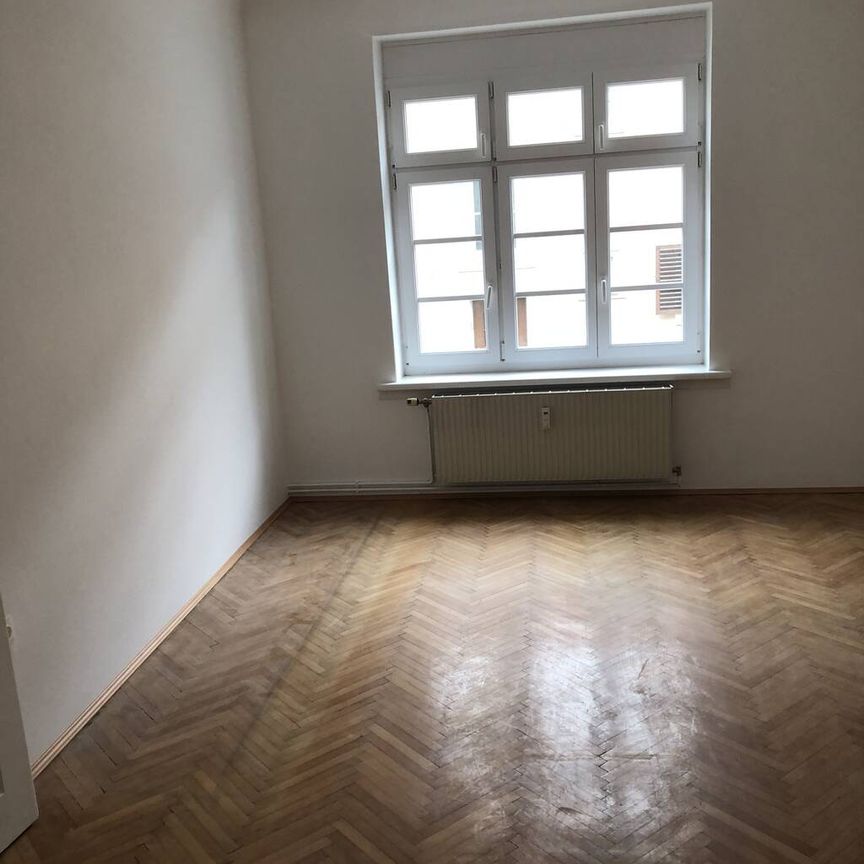 HEIMKOMMEN UND WOHLFÜHLEN! Top Sanierte 4 Zimmer Wohnung mit Balkon - Photo 1