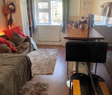 Room in a Shared House, Leander Road, SW2 - Photo 5