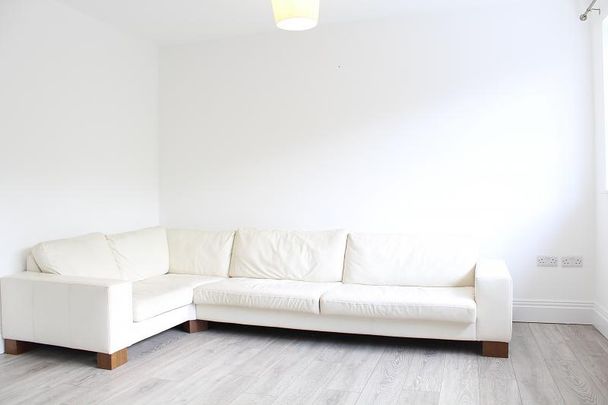2 bedroom apartment to rent Central Parade, New Addington, Croydon, CR0 - Photo 1