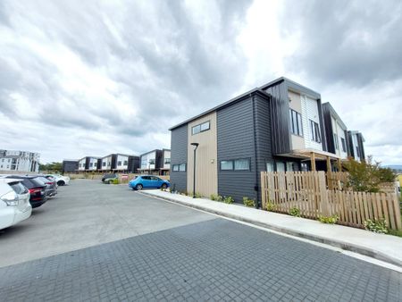 Nearly new townhouse in Avondale - Photo 2