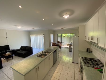 5-bedroom shared house / townhouse, Lincoln Place - Photo 3