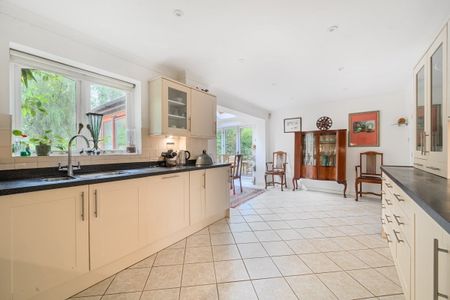 4 bedroom detached house to rent - Photo 5