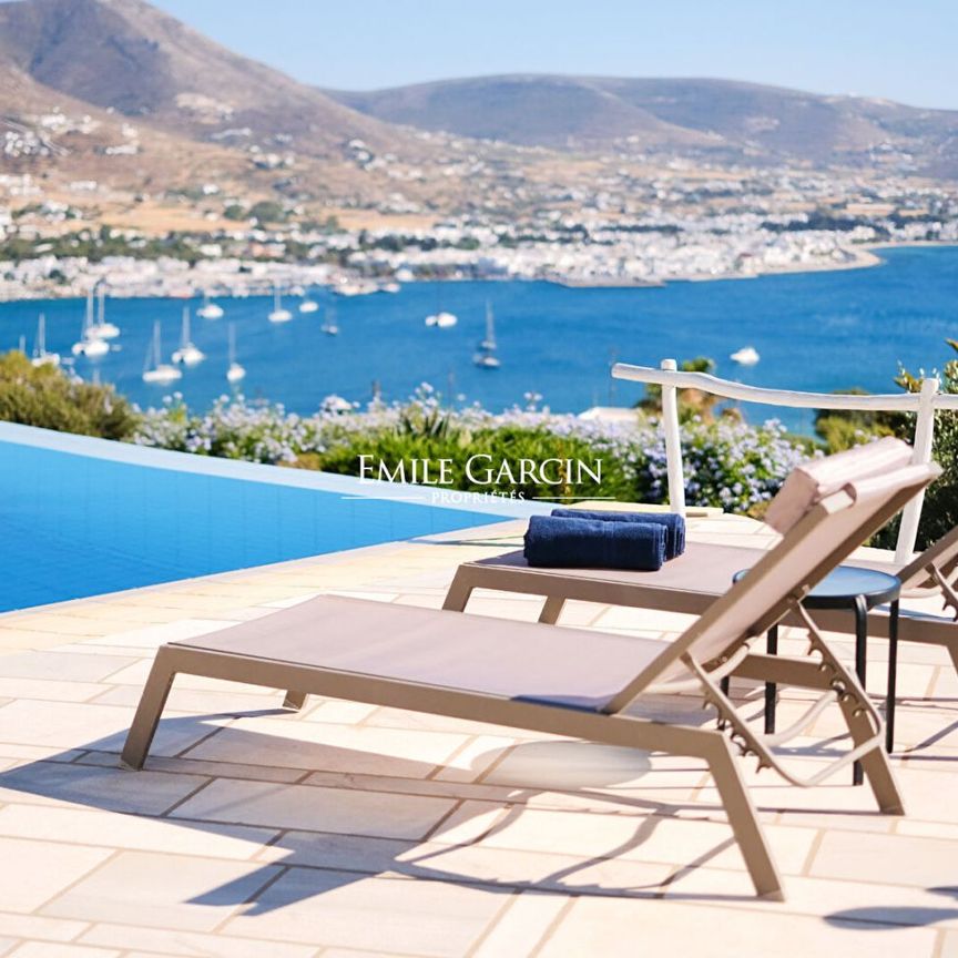 Retraite Enchantée sur la Baie de Parikia : Villa Cycladique à Louer avec Vue Panoramique - Photo 1