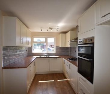 3 bedroom terraced house to rent - Photo 3