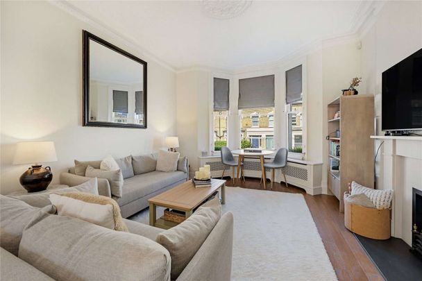 An impressive four bedroom family house with a south east facing garden - Photo 1