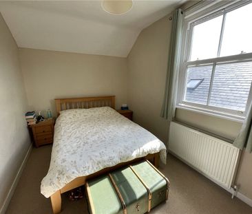 Bright and airy two bedroom semi-detached cottage in a super positi... - Photo 1