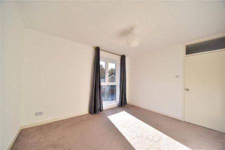 3 bedroom end of terrace house to rent - Photo 2