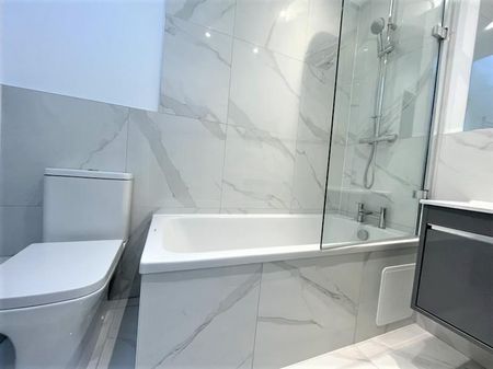 4 bedroom end of terrace house to rent - Photo 4