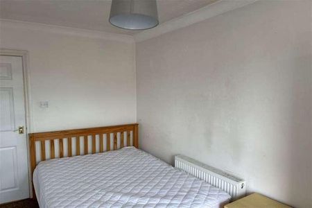 Bedroom Detached House In Winton, BH9 - Photo 2
