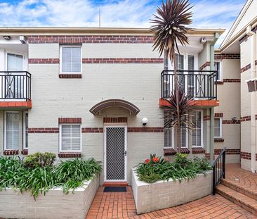 BRIGHT & SUNNY TOWNHOUSE... - Photo 2