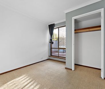 Spacious Family Home in Prime Leeming Location - Photo 5