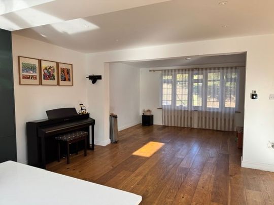3 Bed End Terrace, Spindrift Avenue, E14 - Photo 1