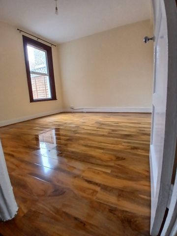 3 Bed Semi-Detached House, Perth Road, E13 - Photo 2