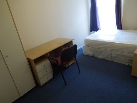 4 bedroom flat to rent - Photo 3