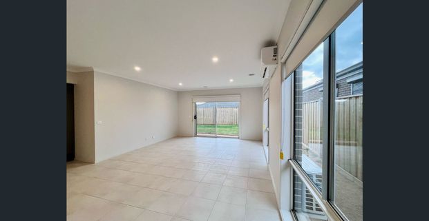 Contemporary Family Living in Thornhill Park - Photo 1