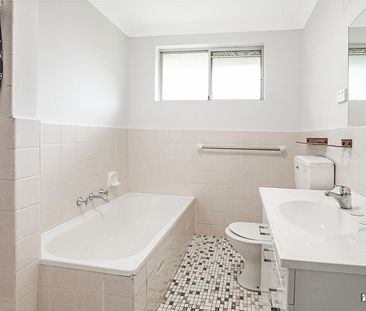 Convenient Living in the Heart of Penrith - Photo 4