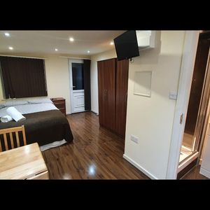 Studio Flat, Cranhurst Road, NW2 - Photo 2