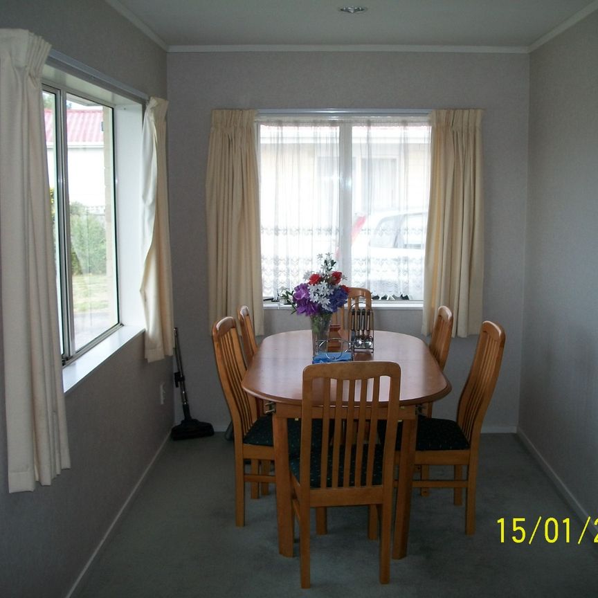 Paraparaumu - 2 bedrooms - Photo 1