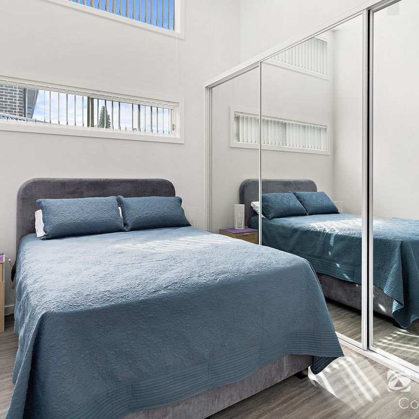 Fully Furnished 2-Bedroom Granny Flat - Peaceful & Convenient Living - Photo 1